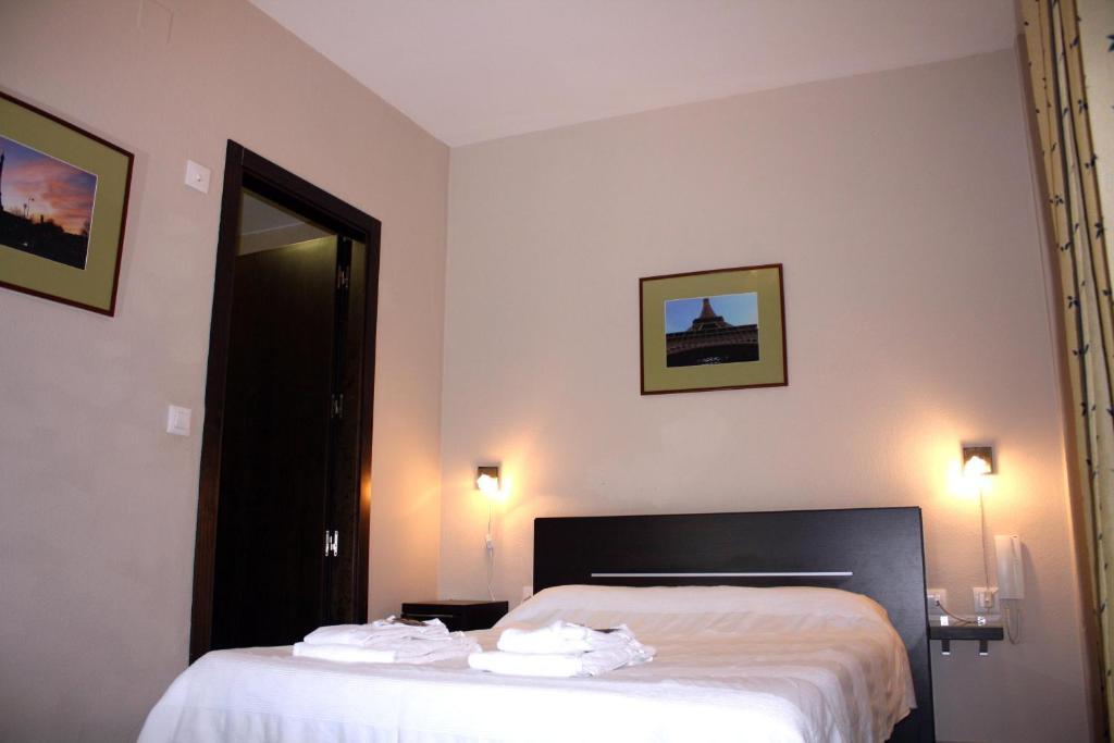 Hostal Carlos I La Linea de la Concepcion Quarto foto